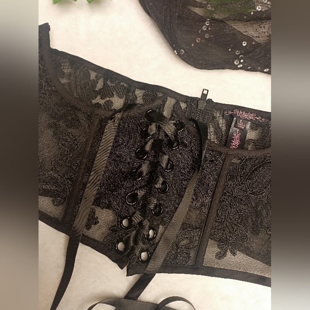 **NWOT** Elegant Black Lace Corset By Unholy 🖤 - Picture 2 of 15